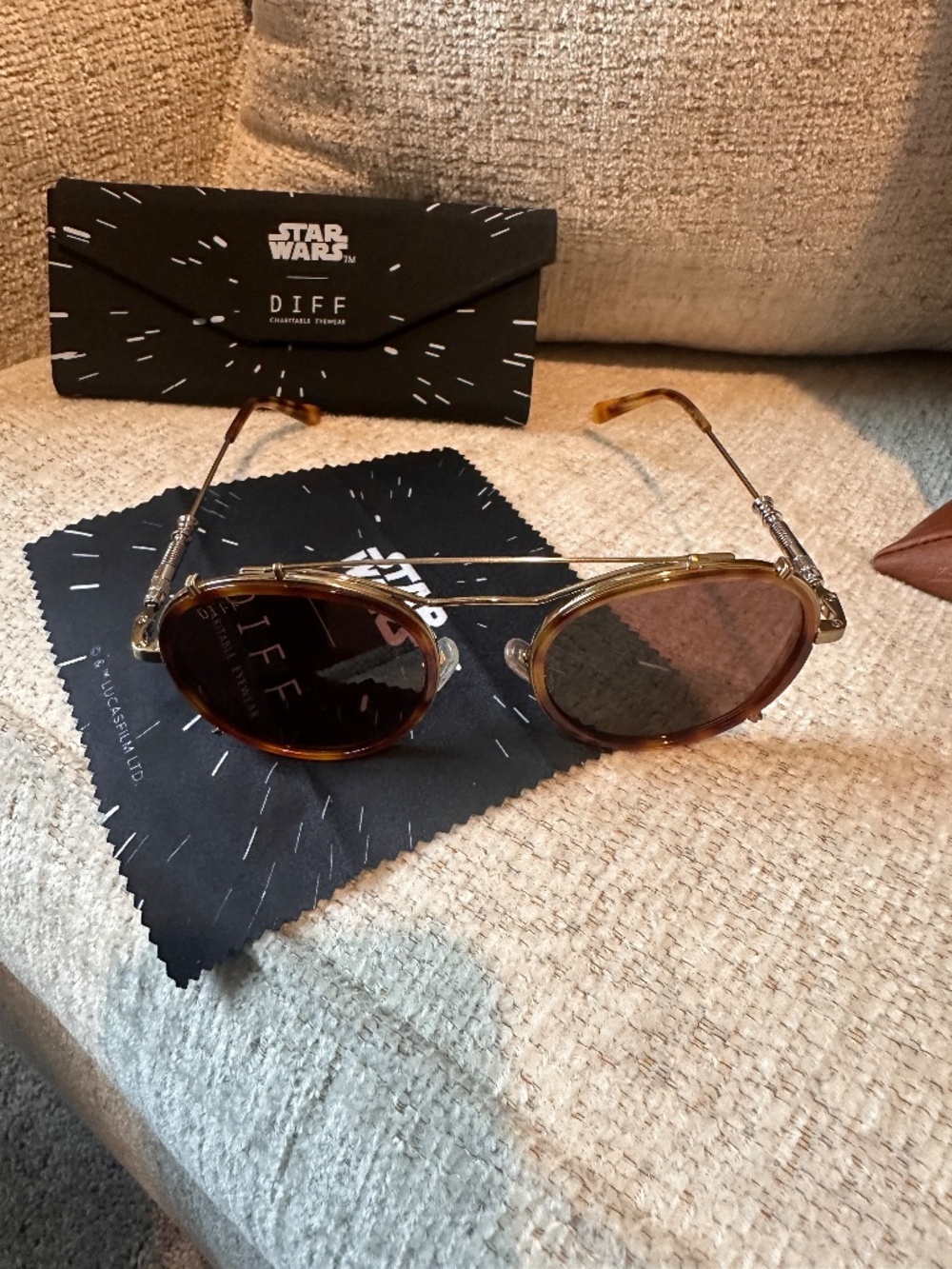 DIFF x Star Wars Obi-Wan Polarized Sunglasses - Picture 6 of 9